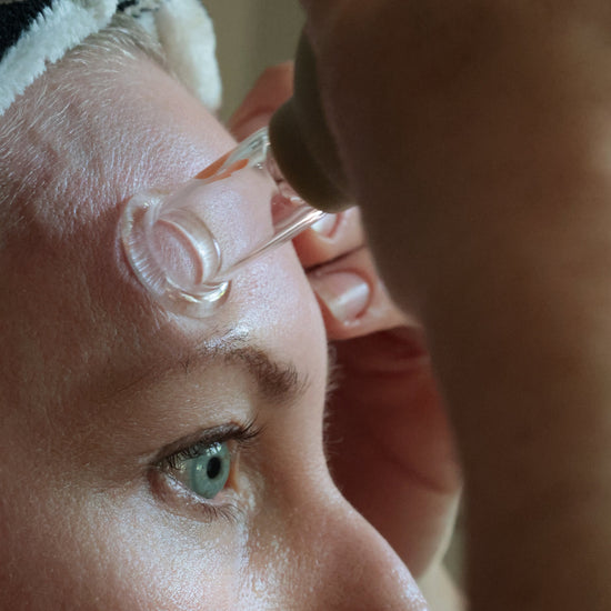 Alex is cupping above her eyebrows